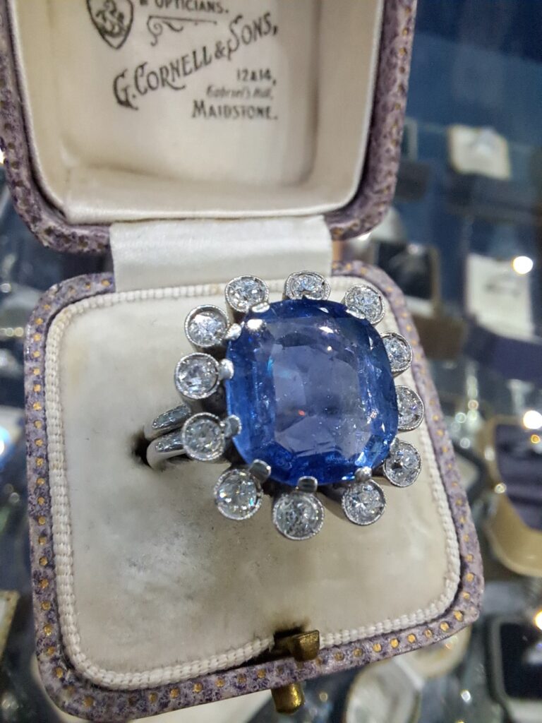 Modern Vintage 18K Yellow Gold 2.5 Carat London Blue Sapphire Diamond  Wedding Engagement Ring R167-18KYGDLBS | Caravaggio Jewelry